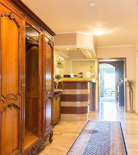 Отель Trollinger Hof